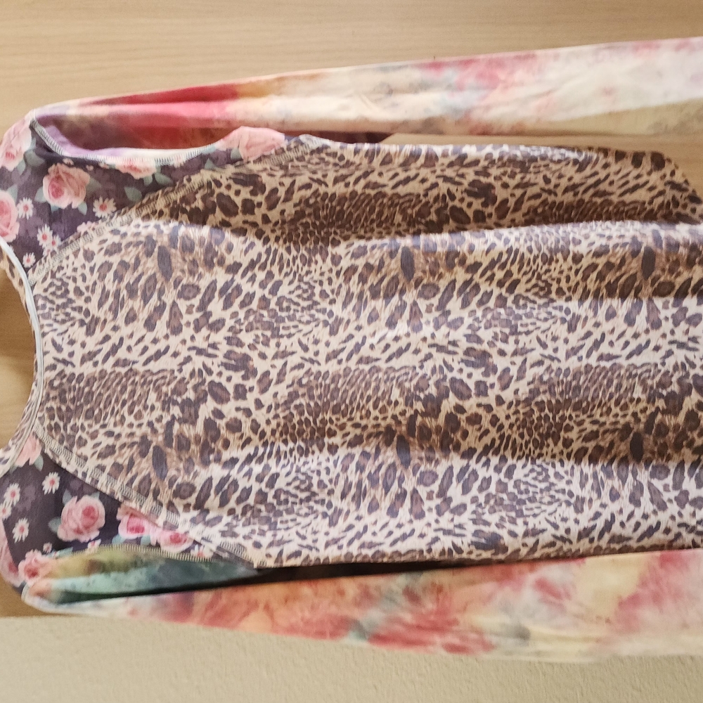 Umgee Tan and Cream Graphic Long Sleeve Blouse - Picture 2 of 5